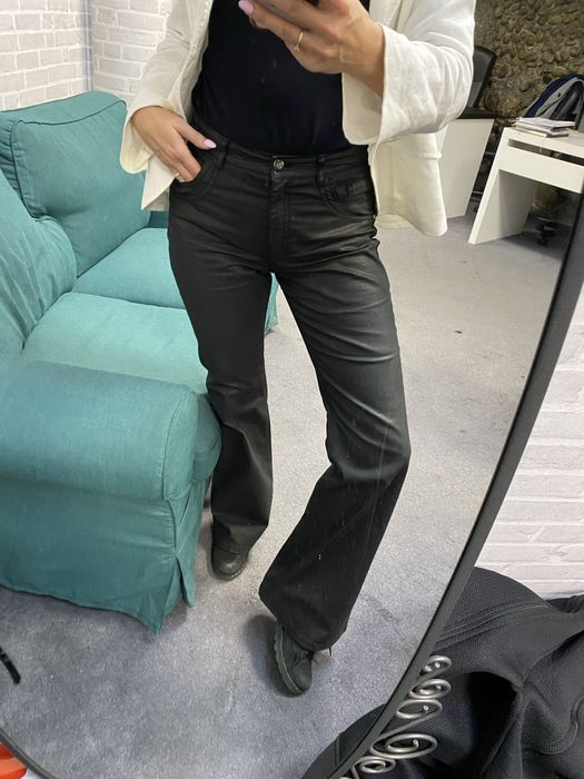 Betty Barclay dzwony slim skora skórkowe flare woskowane woskowe