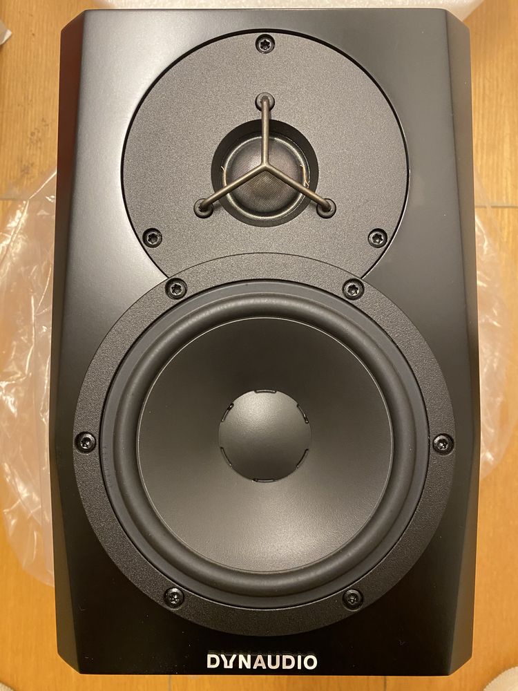 Monitores estúdio Dynaudio LYD5