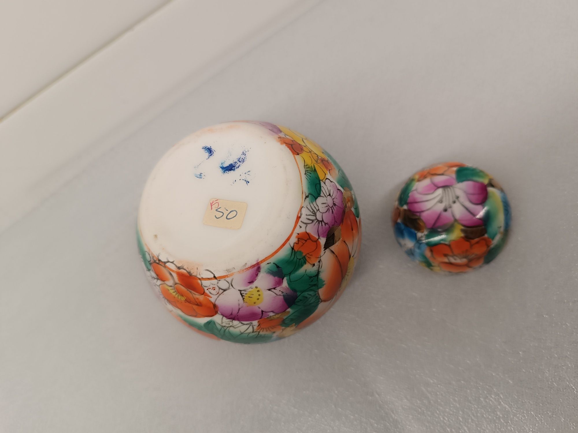 Pote Porcelana Antigo. Pintado à mão. 10 cm