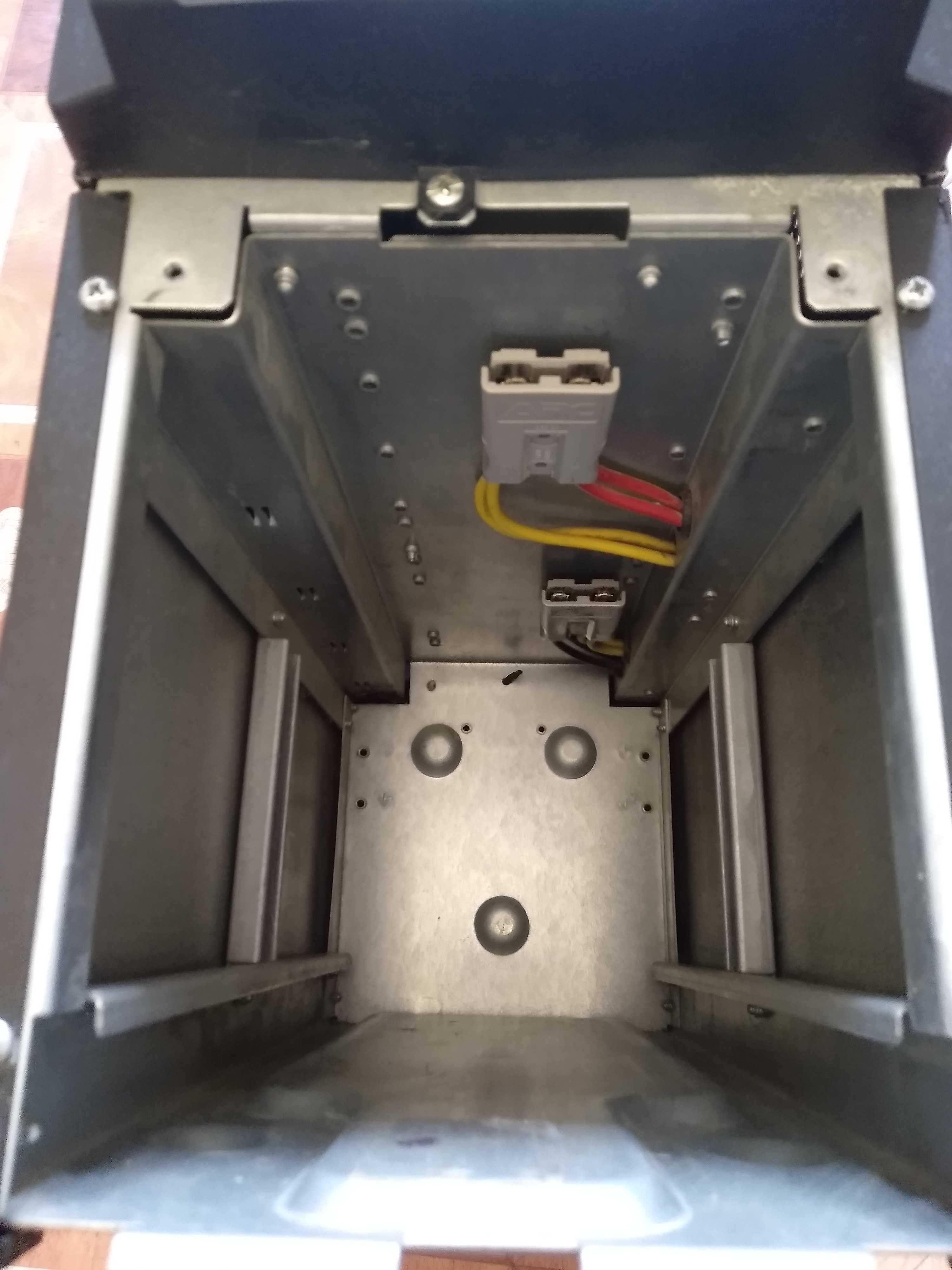 Бесперебойник APC Smart-UPS 2200VA Tower чистый синус