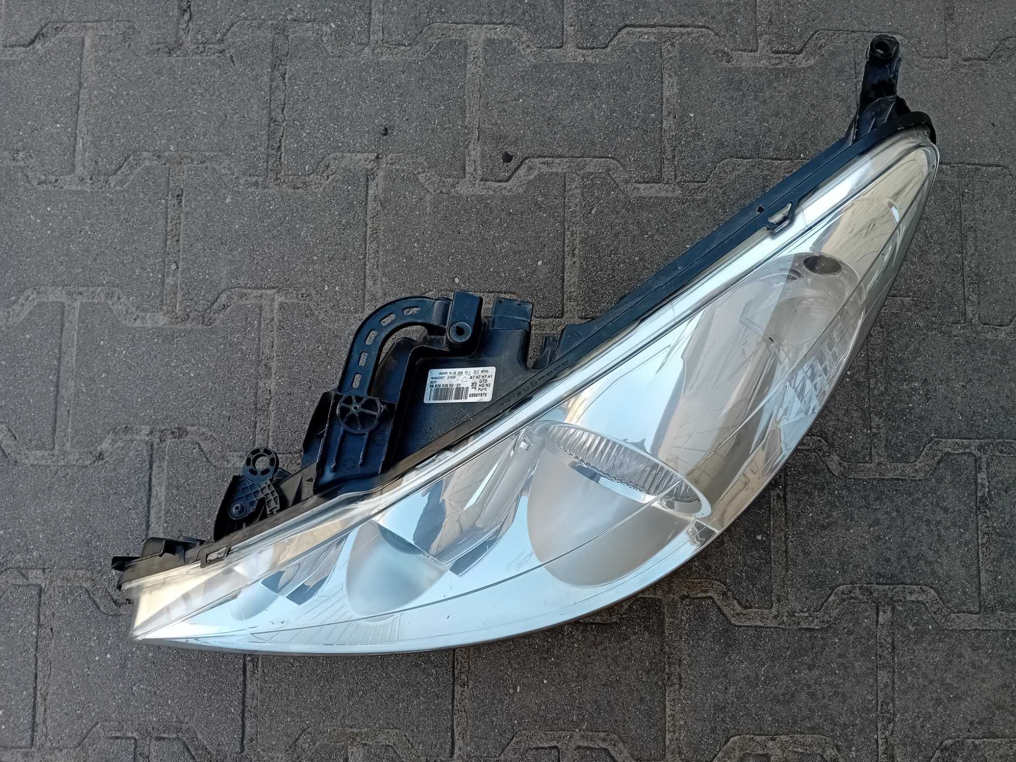 Peugeot 207 soczewka reflektor, lampa lewy przód.