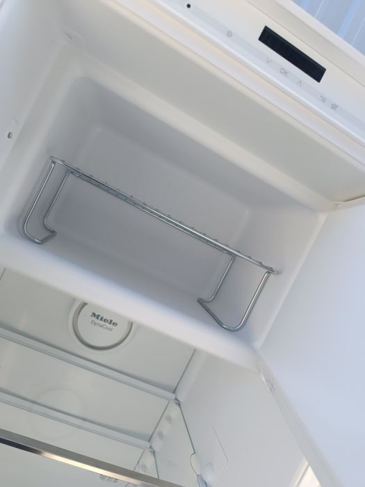 Вбудований холодильник Miele K37682