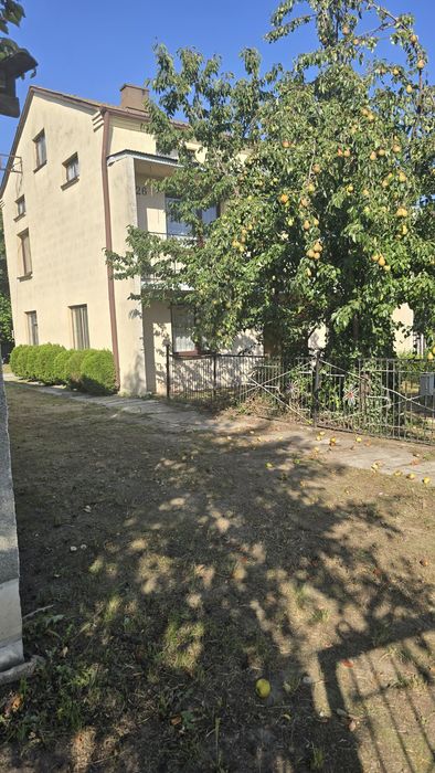 Sprzedam dom jednorodzinny z budynkami