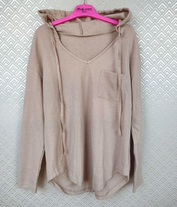 Bluza damska z kapturem długi rękaw dekolt V beż