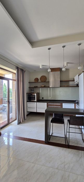 Будинок з басейном,  сауною, 15 соток землі