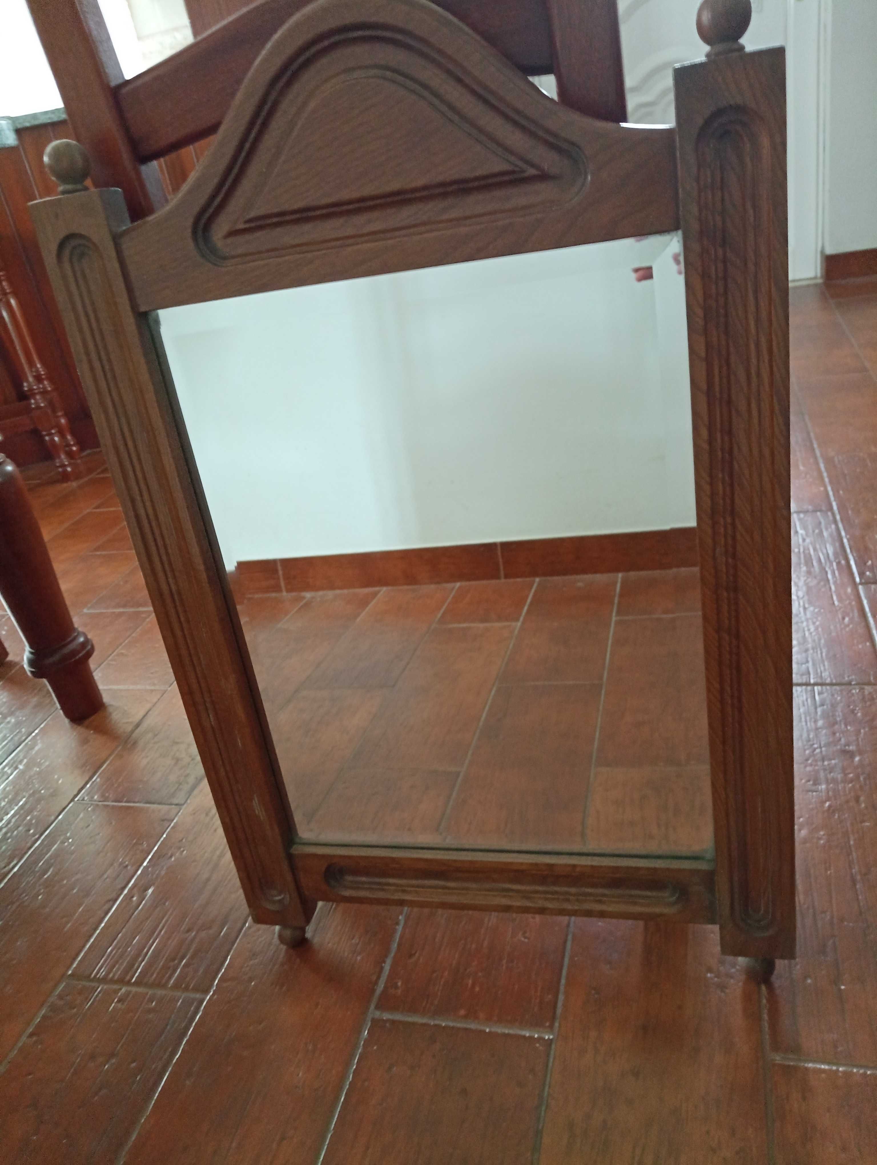 Espelho de madeira