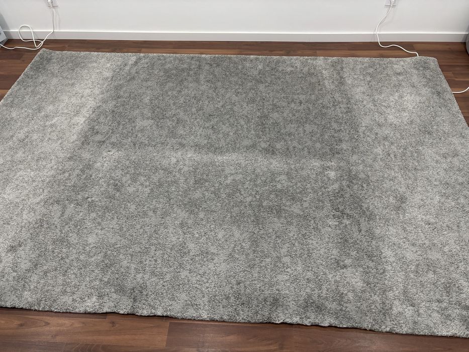 Tapete pelo curto cinzento