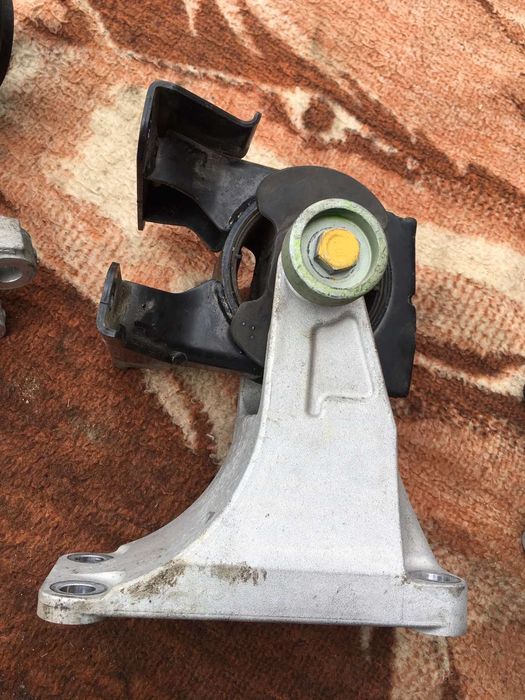 Подушка двигуна кронштейн коробки Nissan Leaf Ніссан Ліф 11-17 Розбор