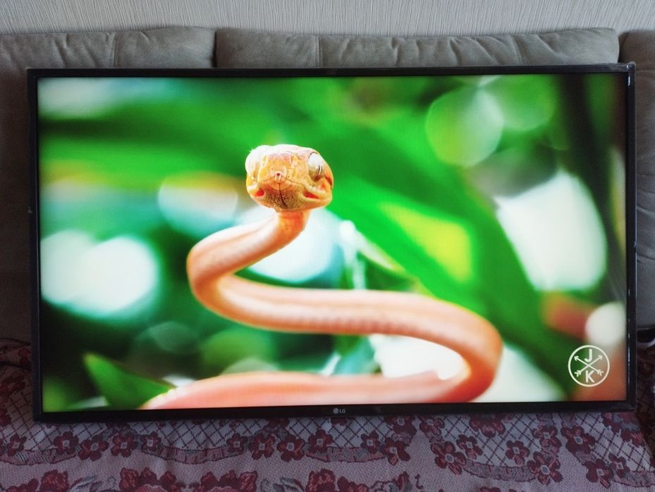 Смарт телевизор LG 43"