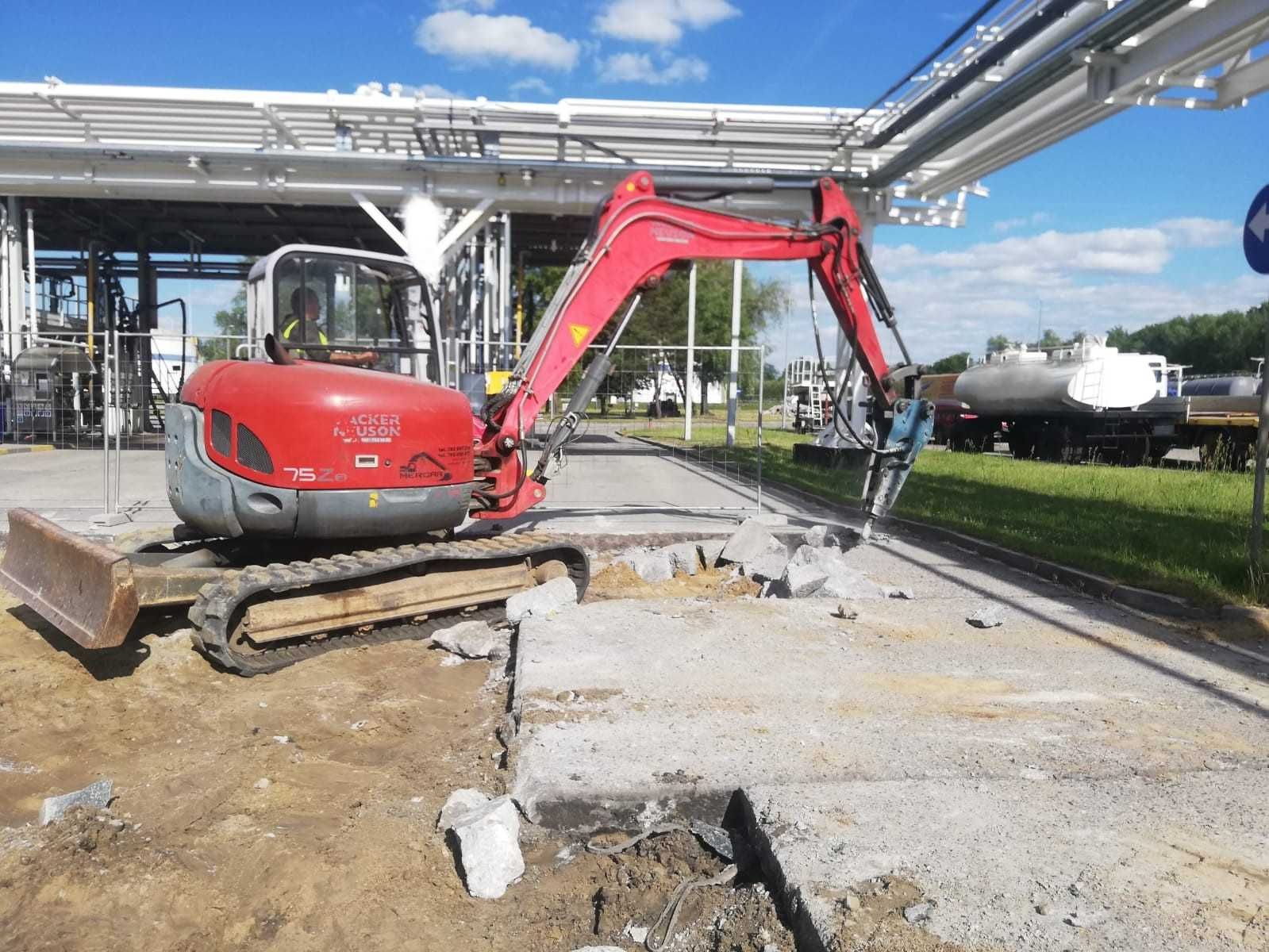 kucie, skuwanie żelbetu koparka z młotem do kucia, wyburzenia