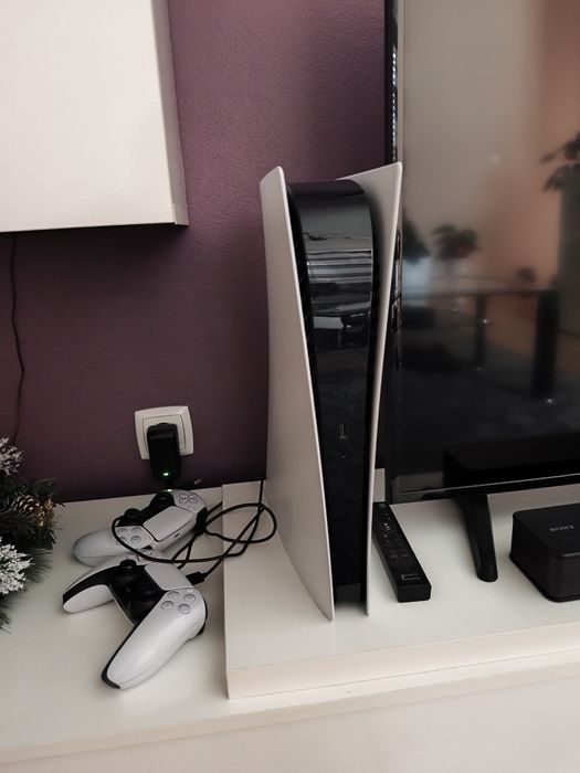 PS5 perfeitas condições com 2 comandos