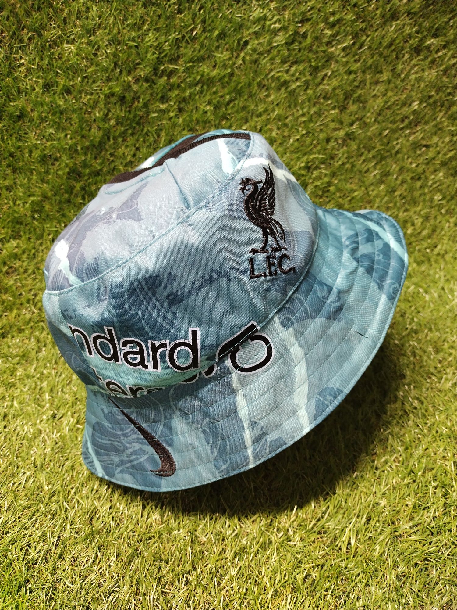 Czapka buckethats FC Liverpool