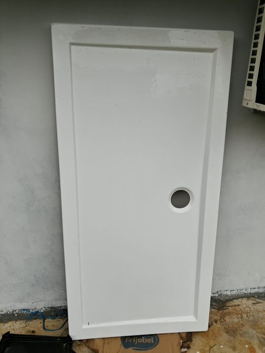 lavatório (ou pia) e uma base de duche