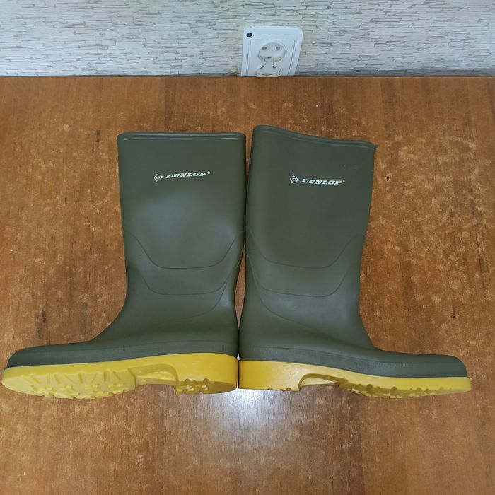 продам резиновые сапоги DUNLOP