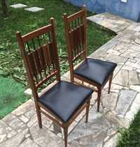 Duas Cadeiras antigas em madeira