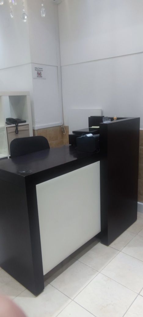 Mobiliário de cabeleireiro usado em bom estado