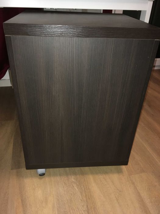 Szafka nocna lub pod biurko, na kółkach, z szufladami