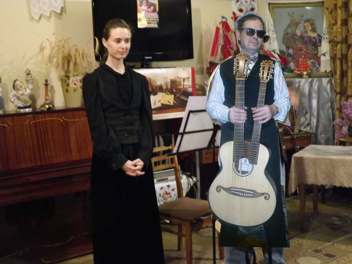 Продается двухгрифовая гитара,