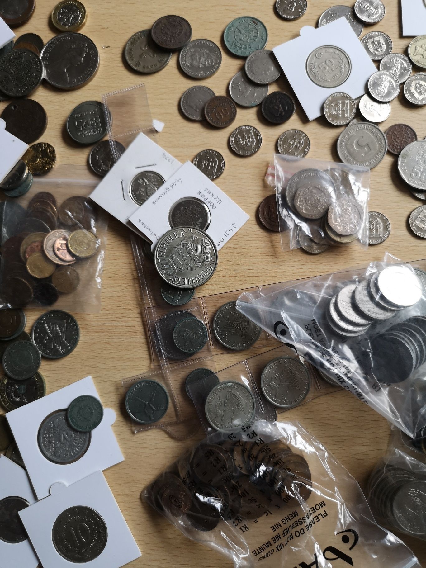 2.4 kg de moedas diversas