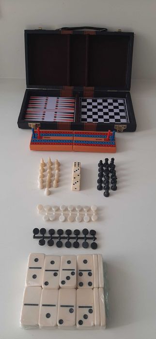 Jogos em maleta de viagem