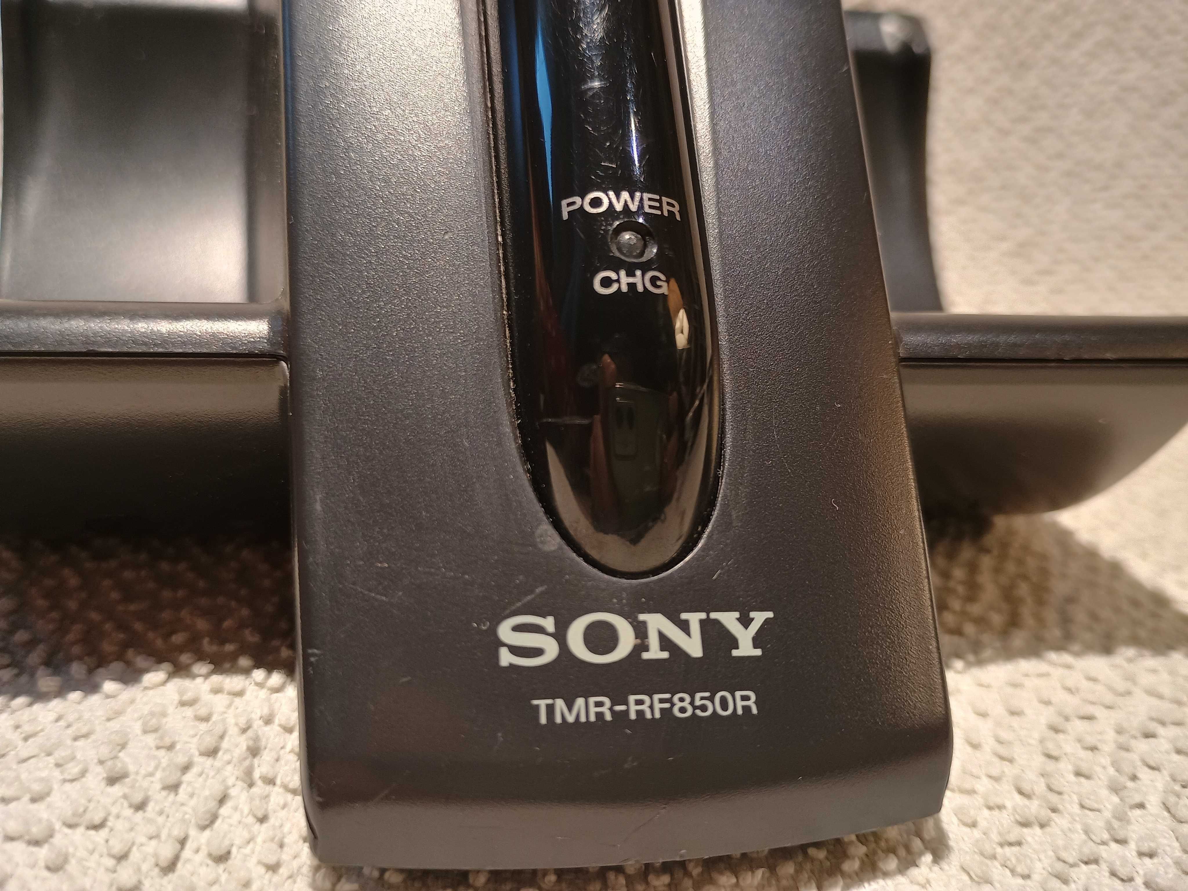 Stacja dokująca SONY do słuchawek TMR-RF850R