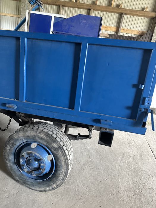 Прицеп до трактора хороший є багато чого іншого такош є і 2 осний