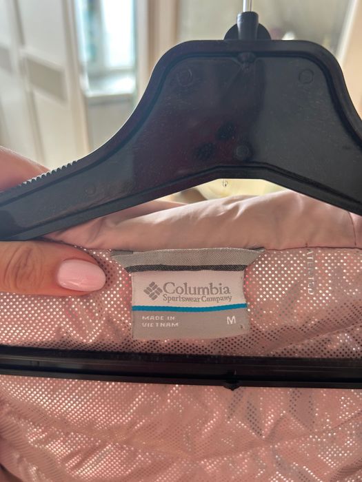 Дуже гарна гірськолижна пухова куртка
Columbia з системою omni -tech