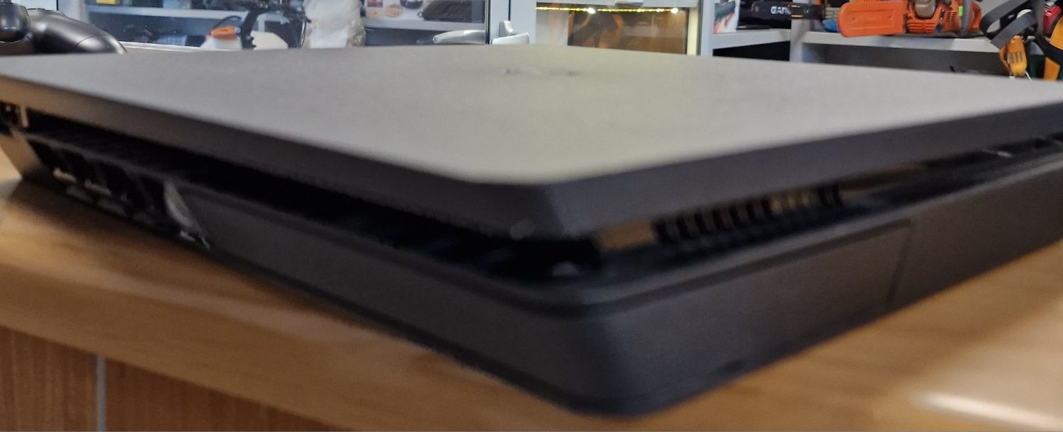 Konsola ps4 512GB +pad - Stan bdb