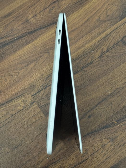 MacBook Pro 2020rok, M1 , Toch bar, uszkodzona matryca