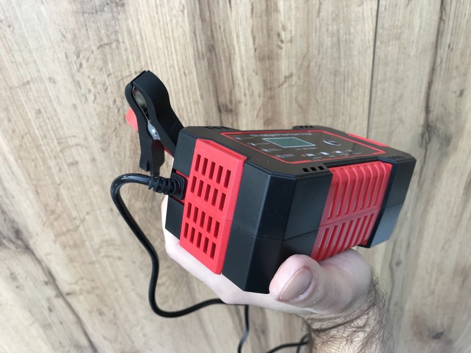 Розумний зарядний пристрій для автомобільного аккумулятора/12В-6А