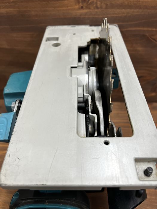 Makita DHS680 безщіткова акумуляторна пила,паркетка