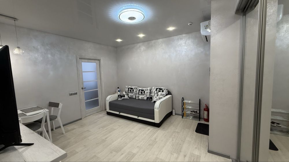 Евро двухкомнатная с ремнотом в кадоре на Сахарова