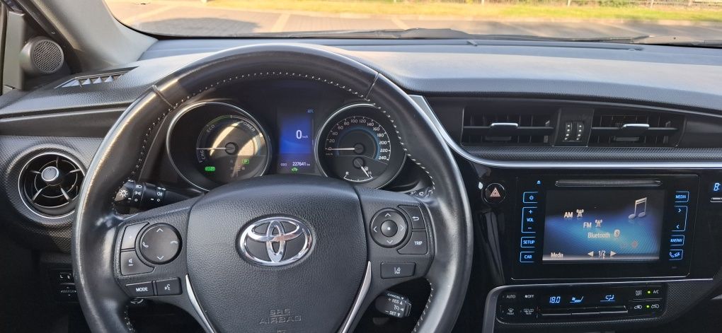 Toyota Auris Hybrid Kombi LPG Salon Polska Warszawa