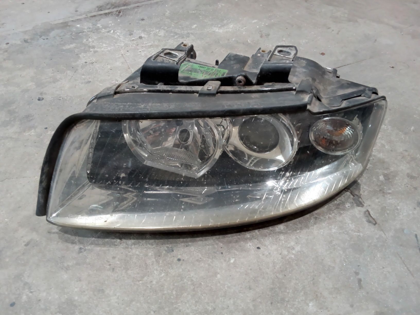 Lampa lewy przód Audi A4 B6