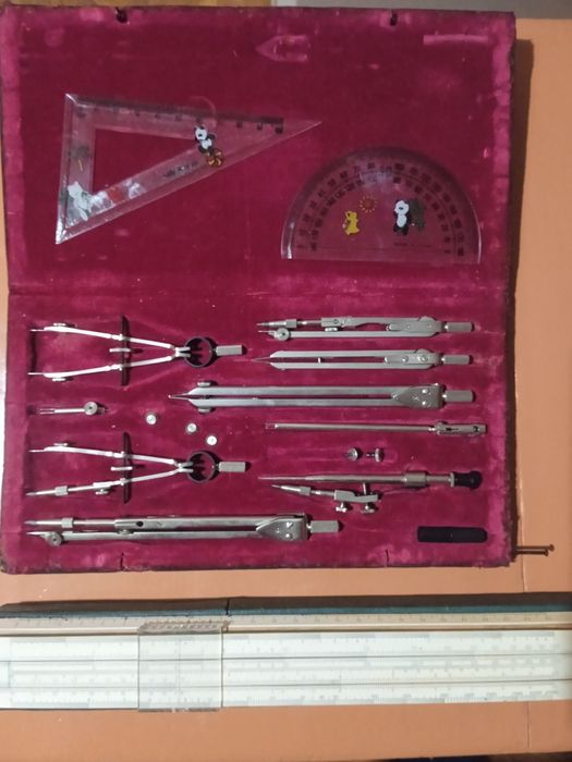 Продам б/у набір для креслення