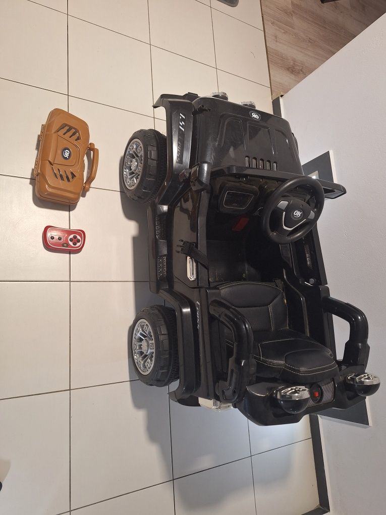 Autko elektryczne Jeep dla dziecka