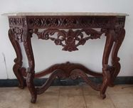 Consola antiga - madeira trabalhada e tampo de pedra