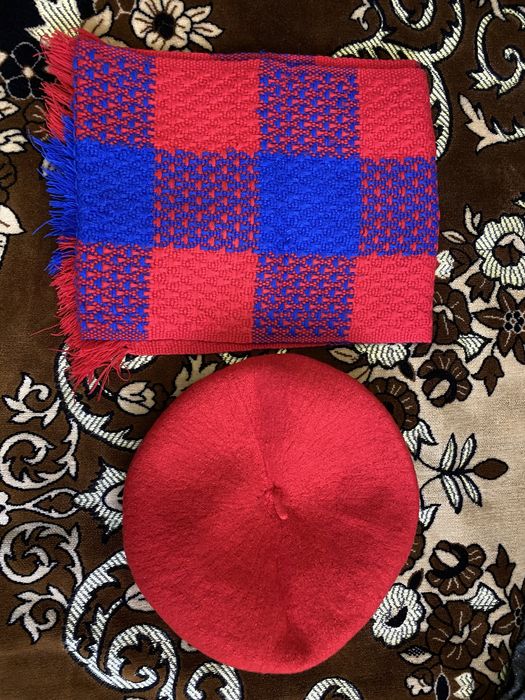 Продам жіночий набір - берет + шарф.