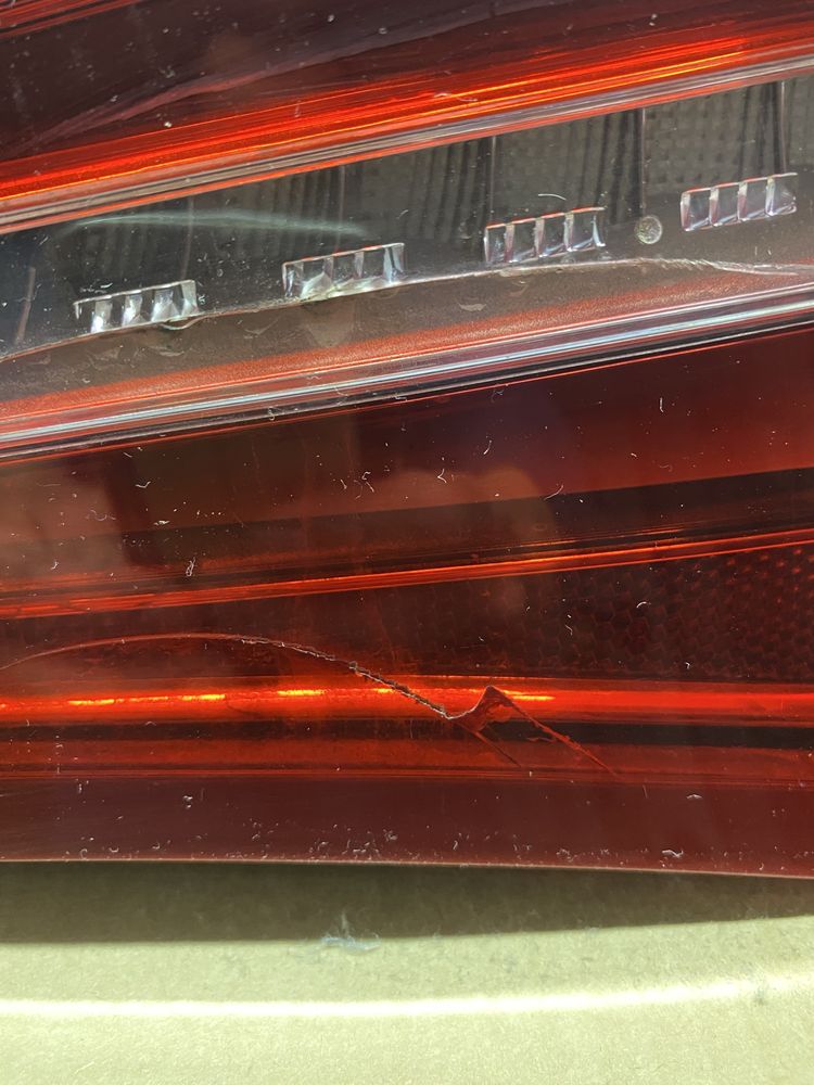 Farolim traseiro de Mercedes CLA  2018 estalado