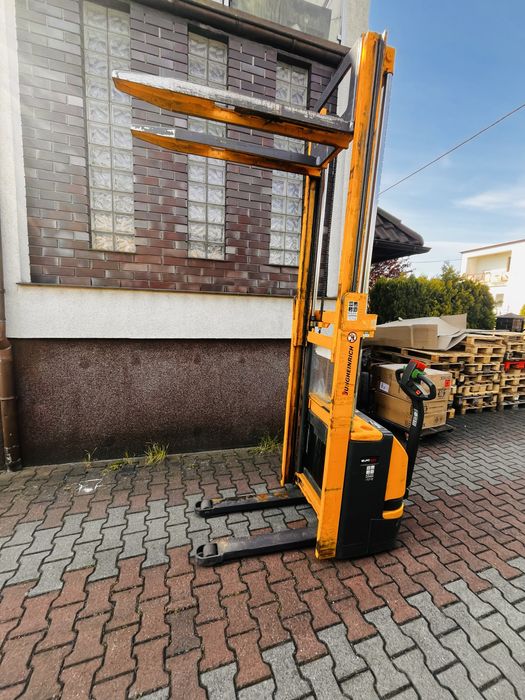 Paleciak elektryczny wózek widłowy Jungheinrich EJC10