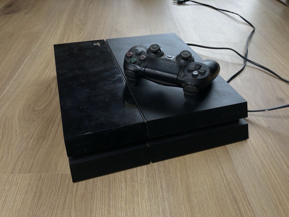 Ps4 slim 500GB z kontrolerem + wybrane gry