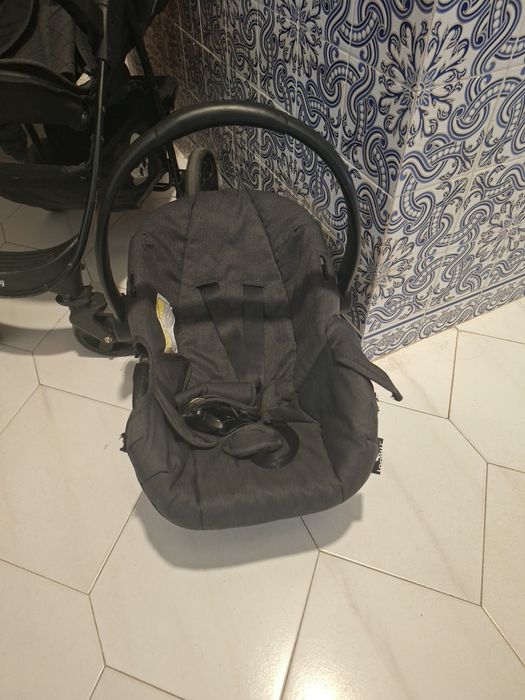 Carrinho, ovo e mala