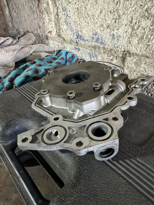 Масляный насос на пежо 308 т9 1.6 Дизель