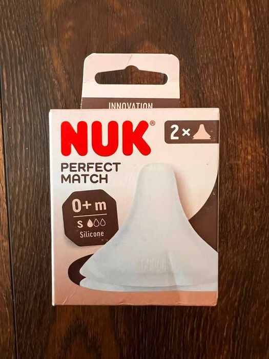 Smoczek smoczki silikonowe NUK Perfect Match do butelek dla niemowląt.