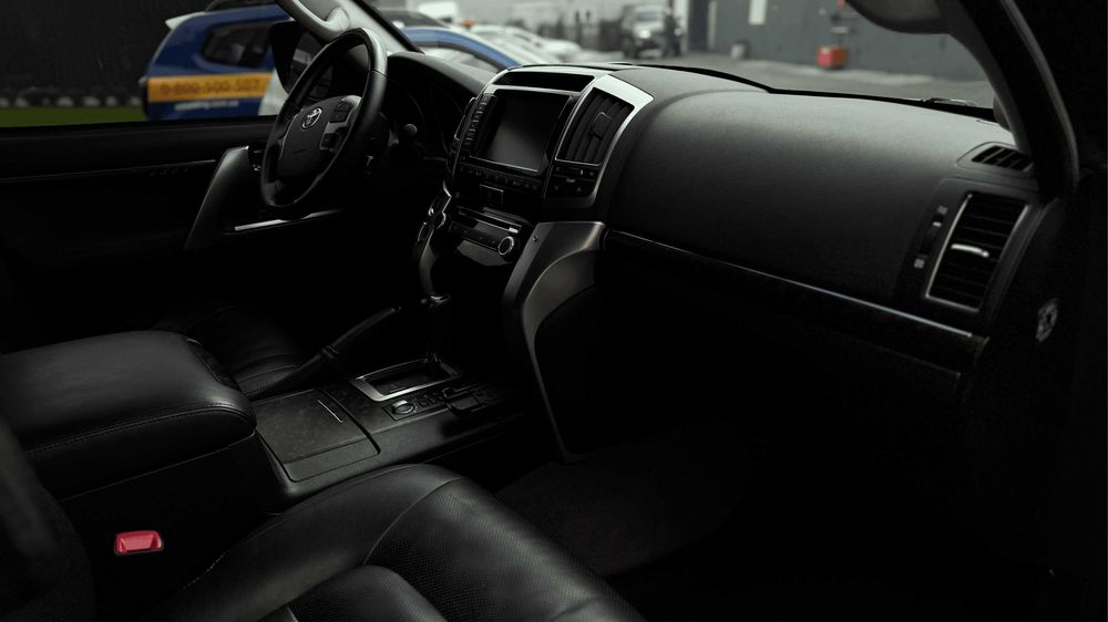 Toyota Land Cruiser 200 Броньована