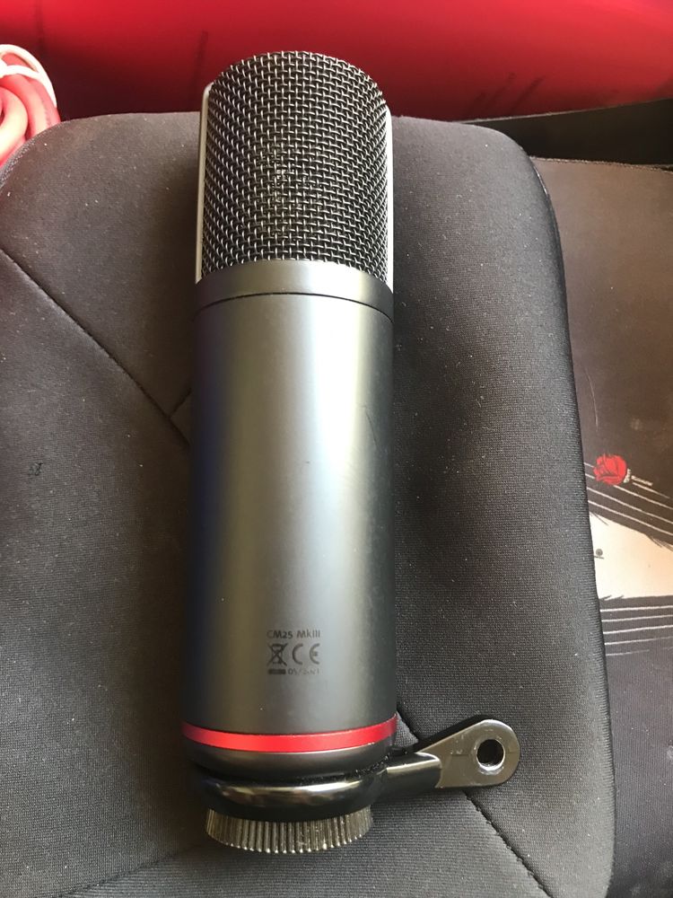 Microfone Scarlett CM25 + acessórios