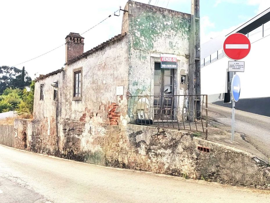 Moradia para reconstrução a 1h de Lisboa - Torres Vedras