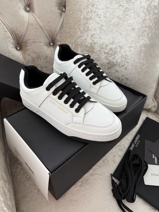 Шкіряні жіночі кросівки чорні, бежеві, темно-зелені бренд