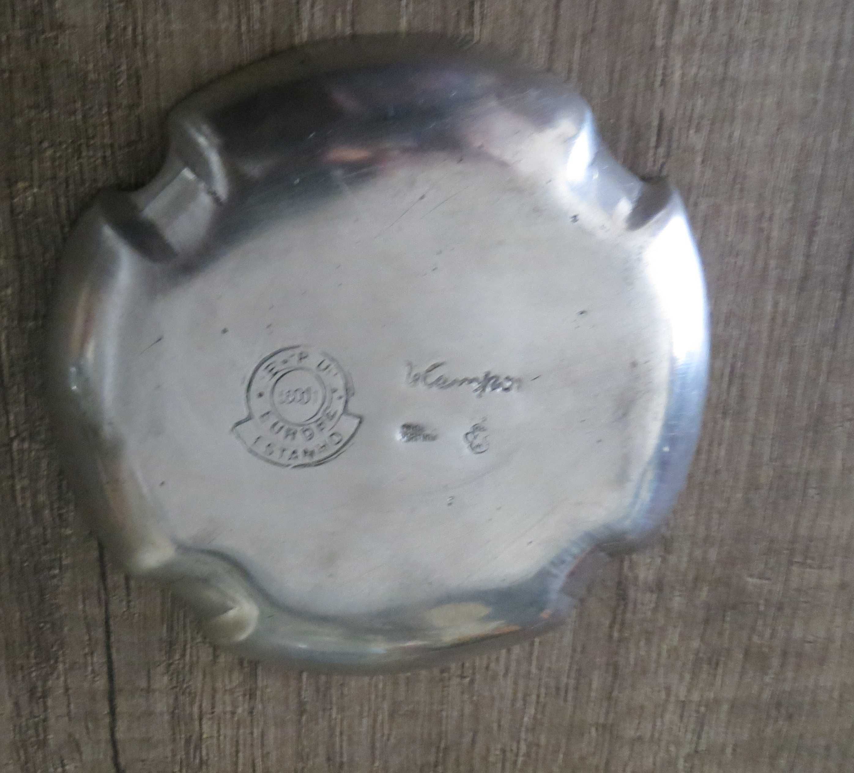 Antiguidades Cinzeiro em Estanho Marca DeCampos - Diâmetro: 10 cm
