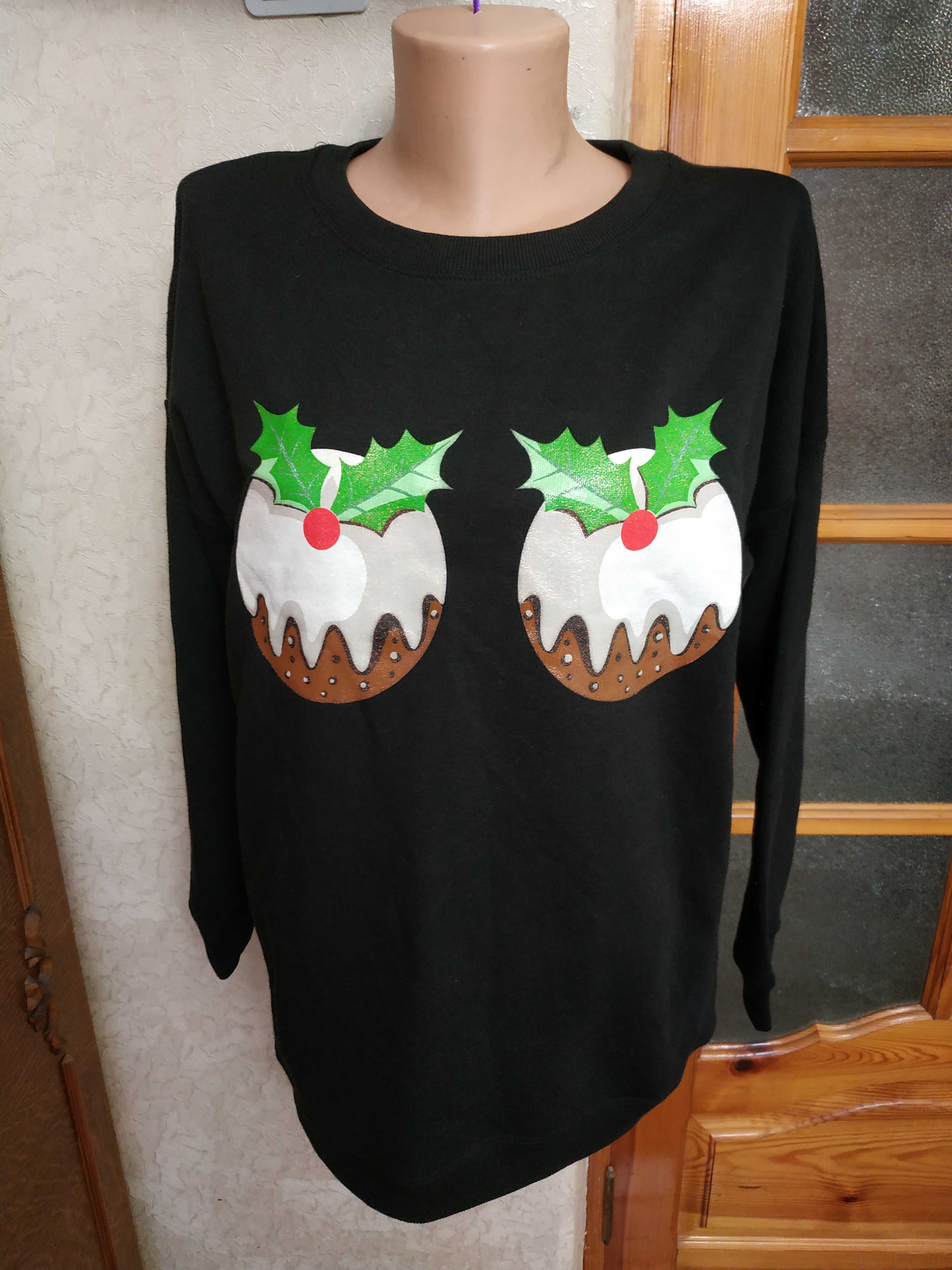 Новорічний светр від бренду New Look із різдвяними пудингами на грудях